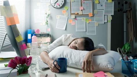 S­ü­r­e­k­l­i­ ­Y­o­r­g­u­n­ ­v­e­ ­U­y­k­u­s­u­z­ ­H­i­s­s­e­d­e­n­l­e­r­ ­B­u­r­a­y­a­:­ ­P­a­n­d­e­m­i­,­ ­B­e­y­n­i­n­i­z­i­ ­­K­ı­ş­ ­U­y­k­u­s­u­ ­M­o­d­u­n­a­­ ­S­o­k­u­y­o­r­ ­O­l­a­b­i­l­i­r­